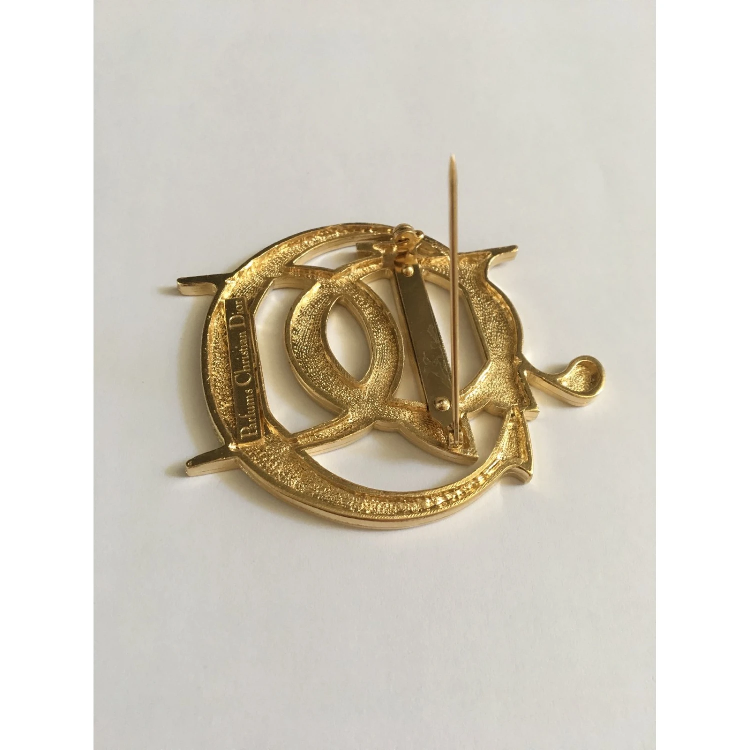 Broche Christian Dior Parfums Vintage Doré 3 Broche Christian Dior Parfums Vintage Doré – Image 3