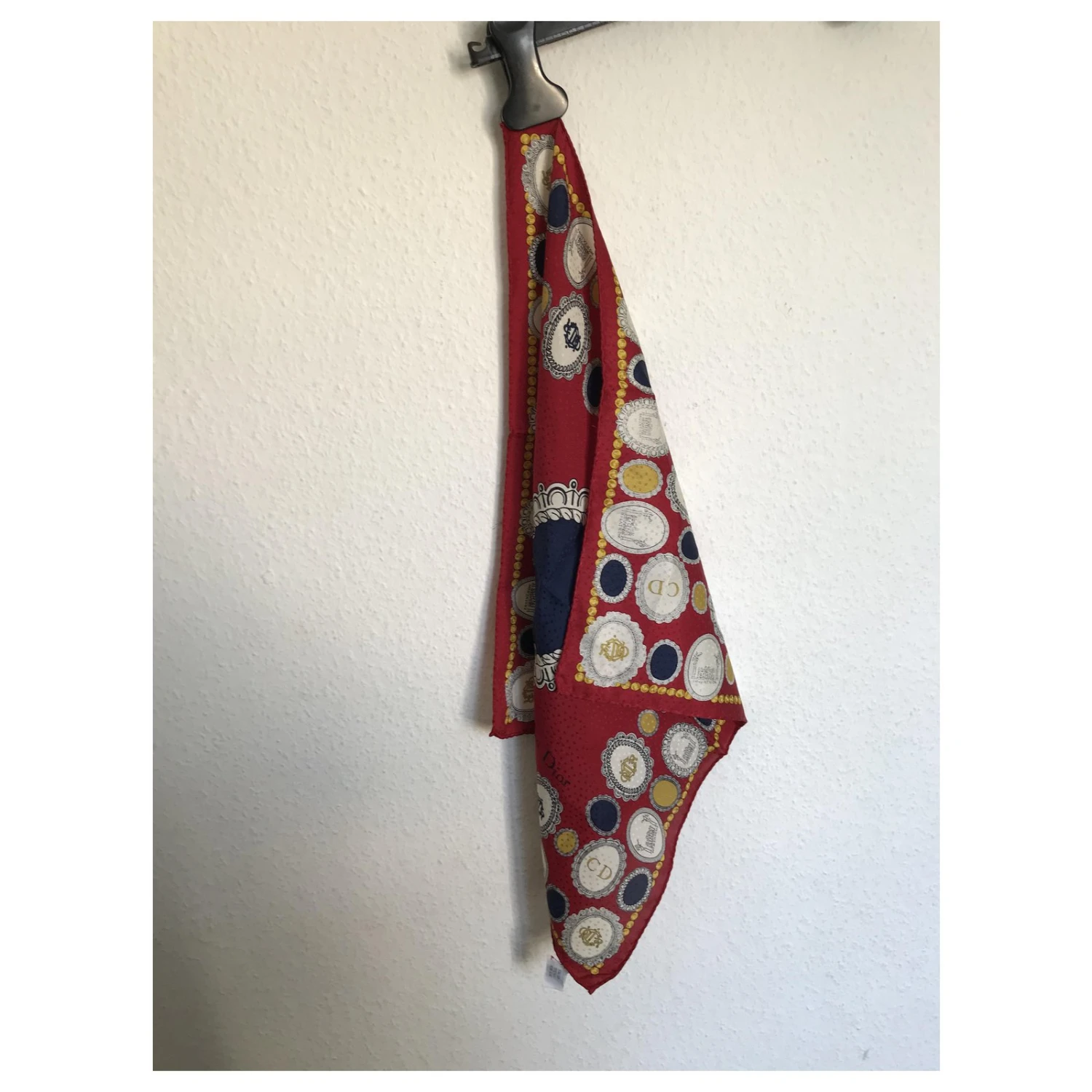 Christian Dior Foulards De Soie Rouge 5 Christian Dior Foulards De Soie Rouge – Image 5