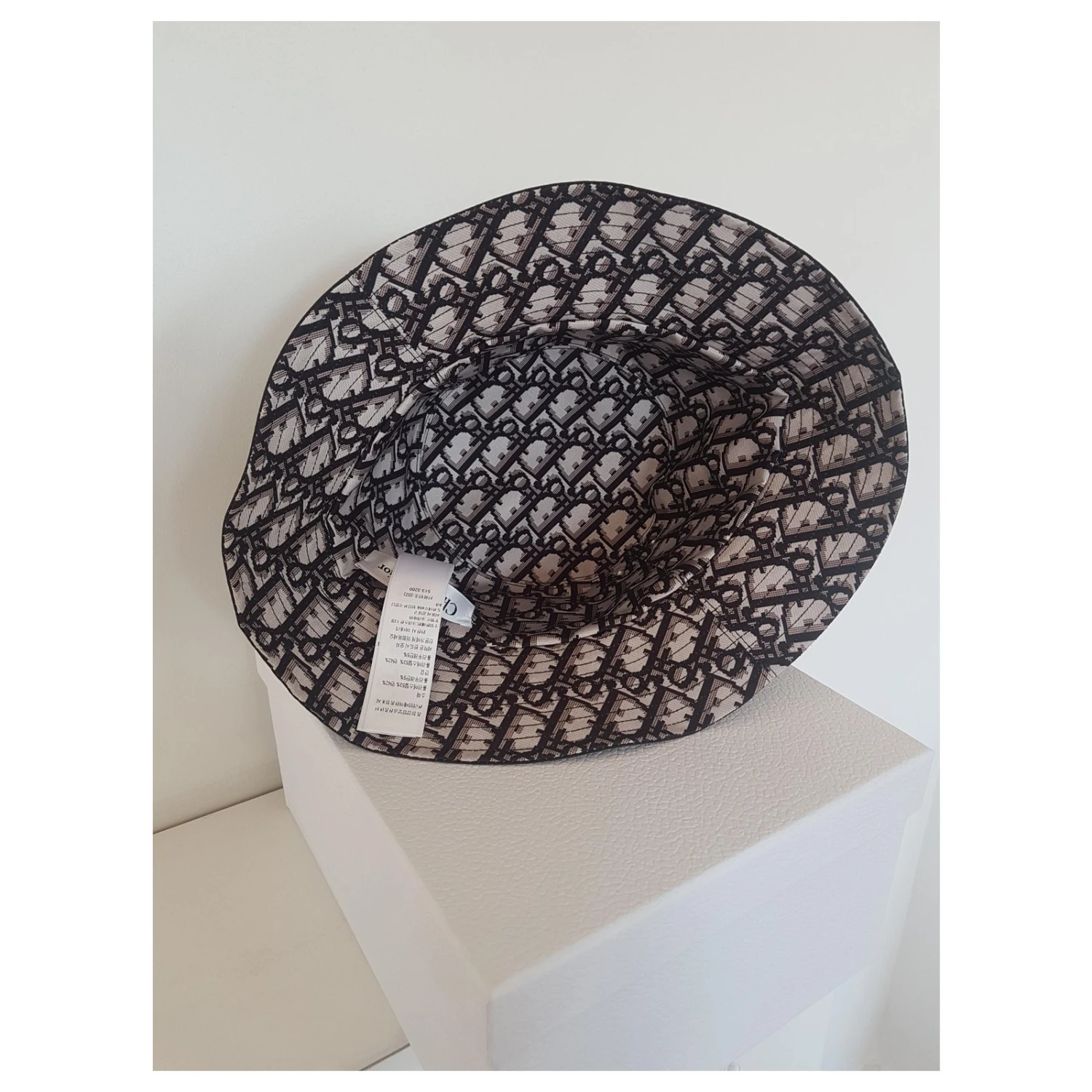 Chapeau Dior Noir 4 Chapeau Dior Noir – Image 4