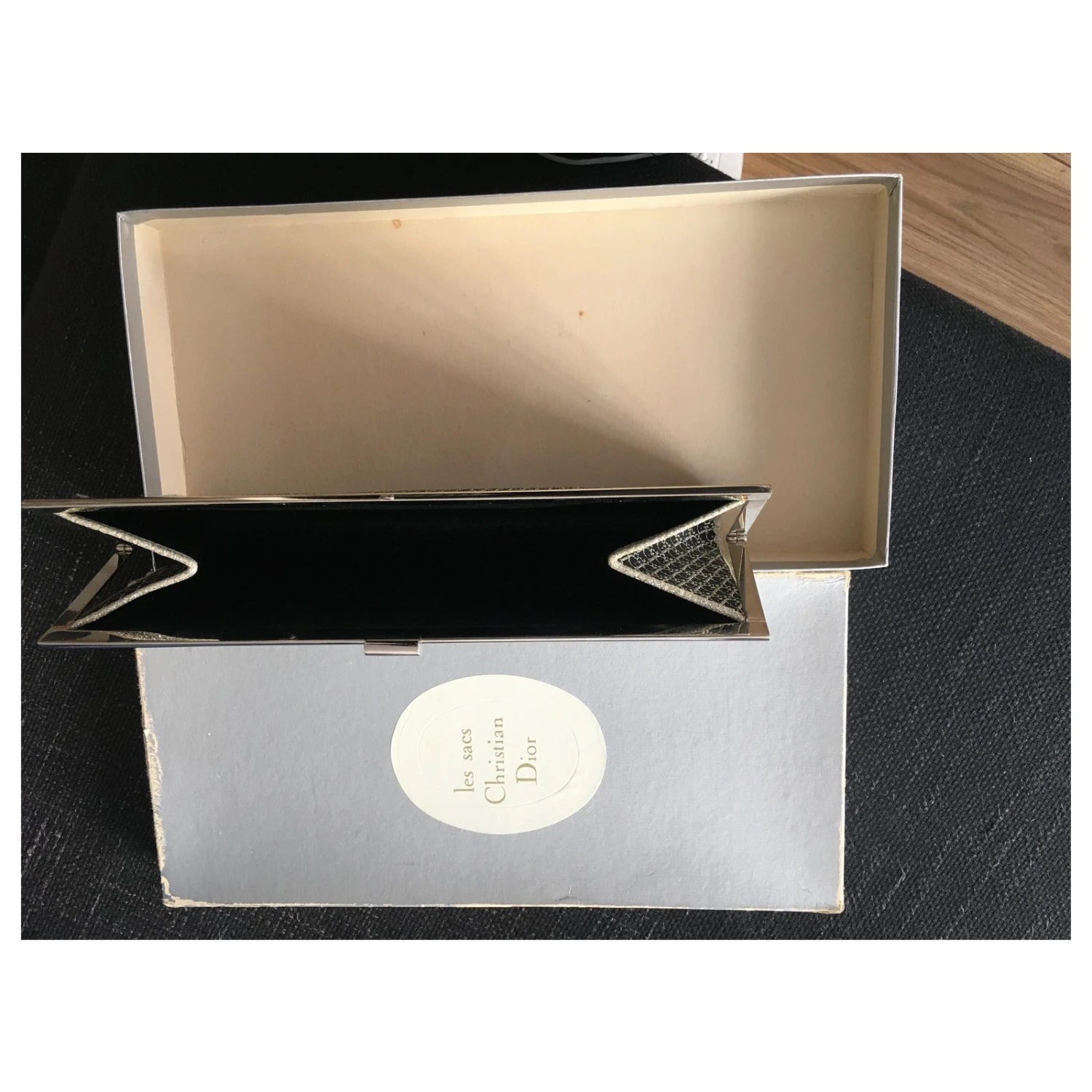 Christian Dior Pochette Exclusivement Créée Pour Une Soirée Et Personnalisée Argenté 3 Christian Dior Pochette Exclusivement Créée Pour Une Soirée Et Personnalisée Argenté – Image 3