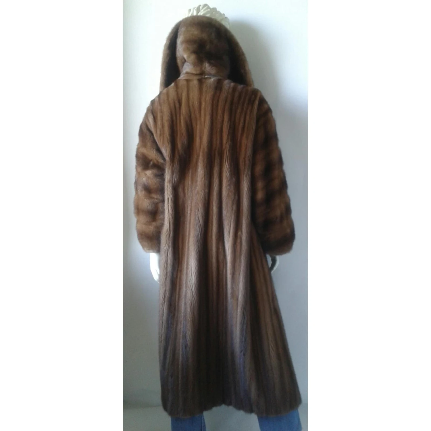 Christian Dior Long Manteau En Vison Sauvage 4 Christian Dior Long Manteau En Vison Sauvage – Image 4