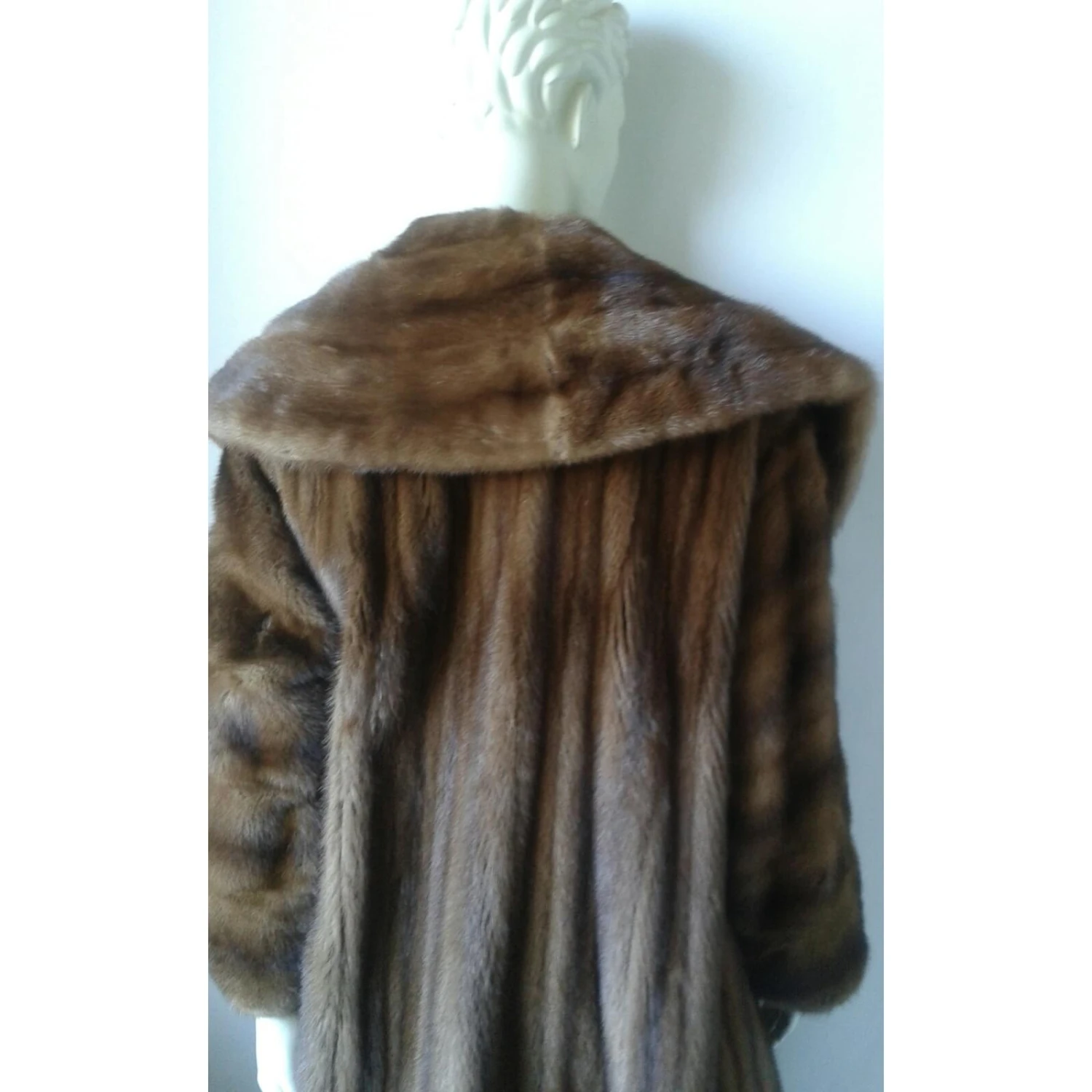 Christian Dior Long Manteau En Vison Sauvage 9 Christian Dior Long Manteau En Vison Sauvage – Image 9