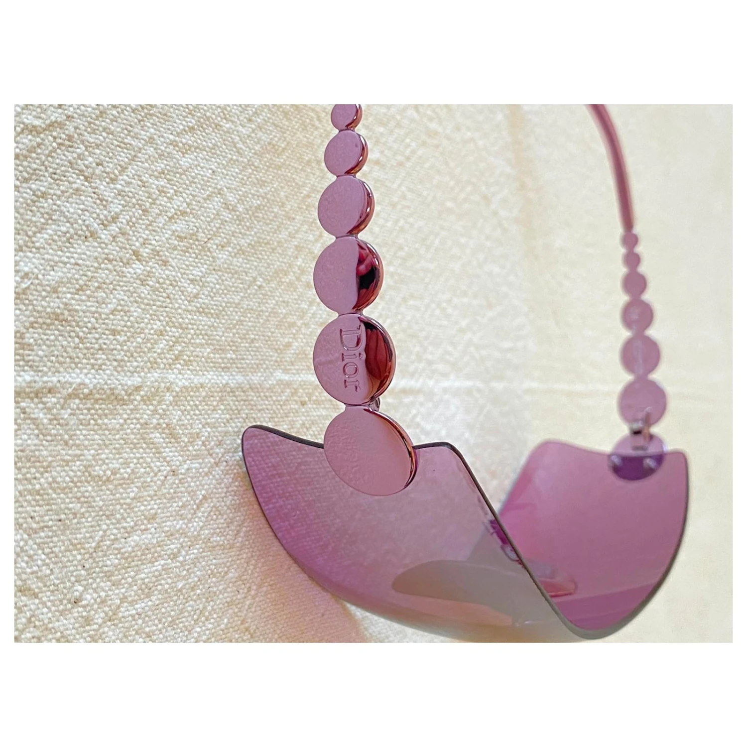 Christian Dior Des Lunettes De Soleil Violet 4 Christian Dior Des Lunettes De Soleil Violet – Image 4