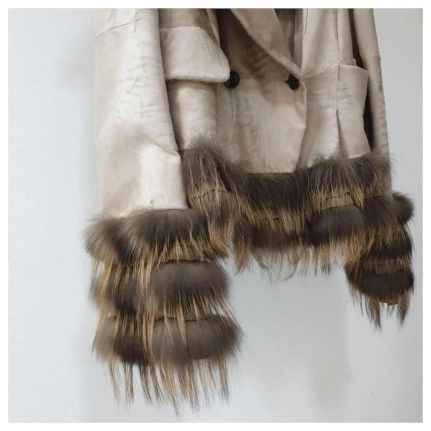 Veste Christian Dior En Cuir Beige Bordée De Renard 5 Veste Christian Dior En Cuir Beige Bordée De Renard – Image 5