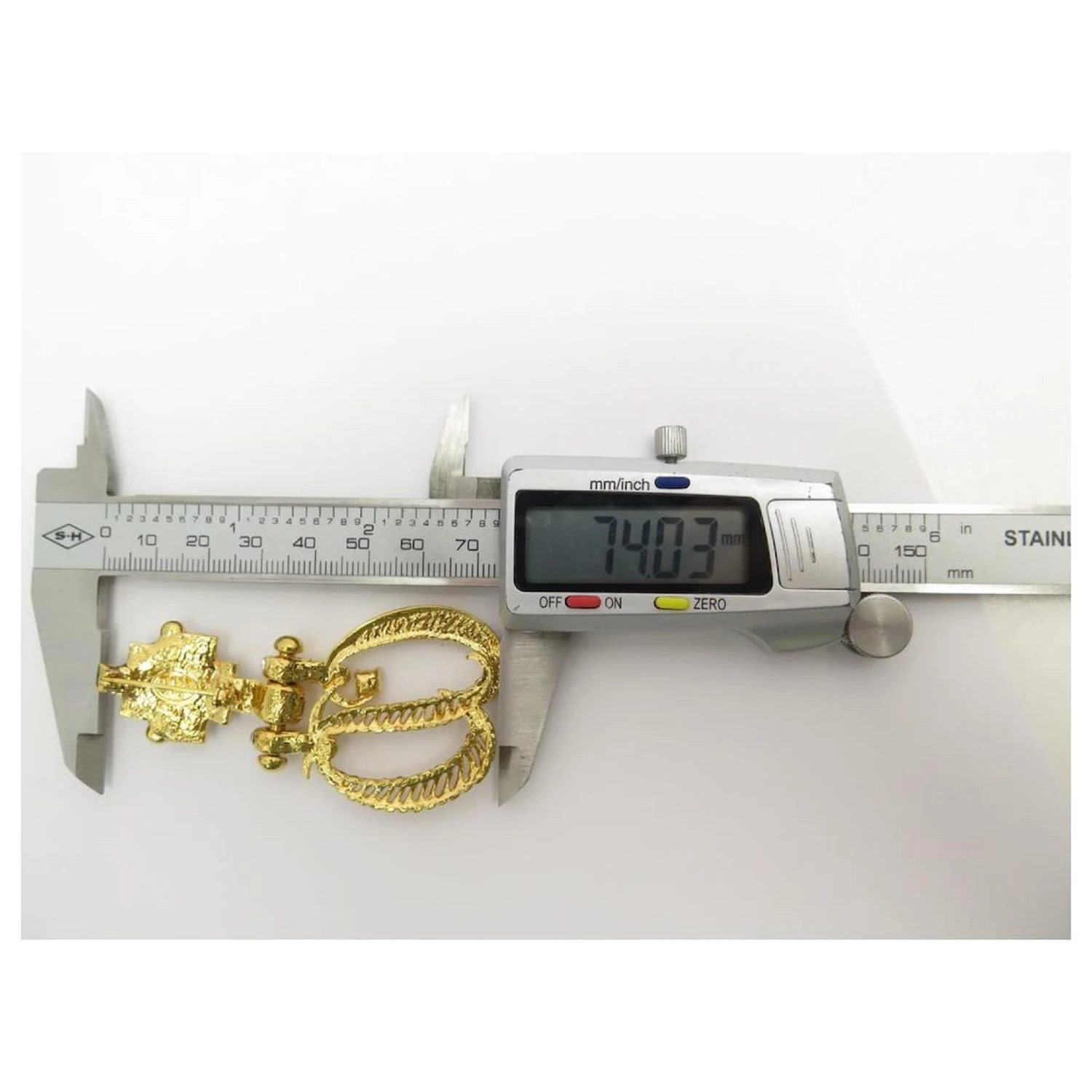 Autres Bijoux NEUF VINTAGE BROCHE CHRISTIAN DIOR INITIALES CD METAL DORE ET STRASS BROOCH Doré 6 Autres Bijoux NEUF VINTAGE BROCHE CHRISTIAN DIOR INITIALES CD METAL DORE ET STRASS BROOCH Doré – Image 6