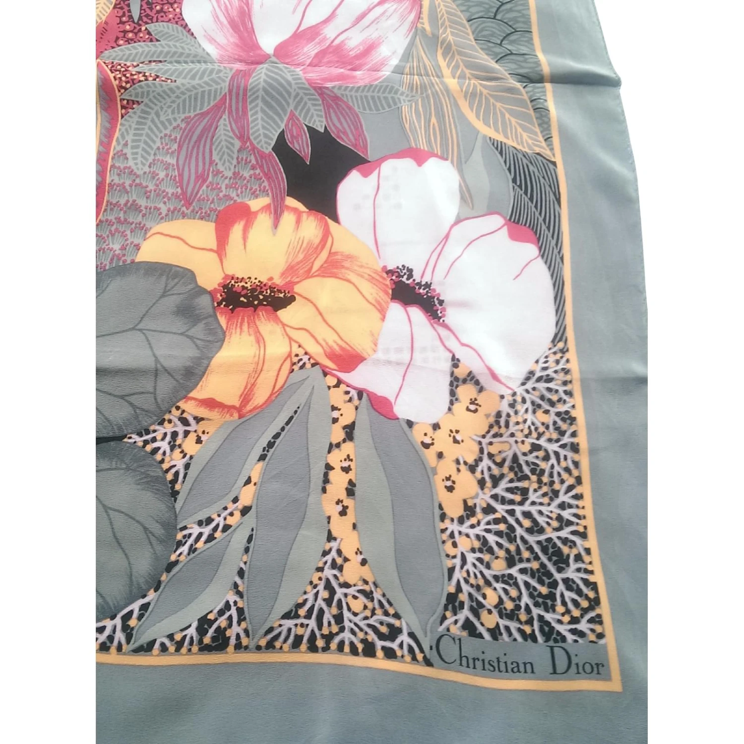 Christian Dior Carré Multicolore 2 Christian Dior Carré Multicolore – Image 2