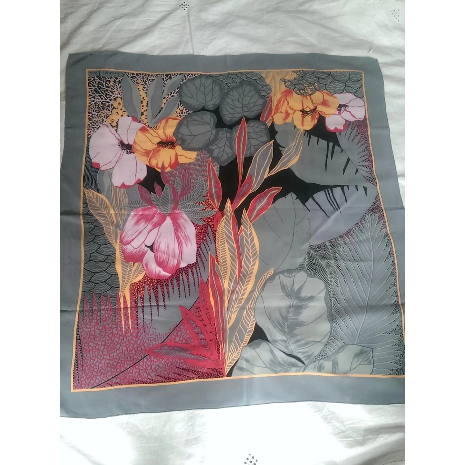 Christian Dior Carré Multicolore 3 Christian Dior Carré Multicolore – Image 3