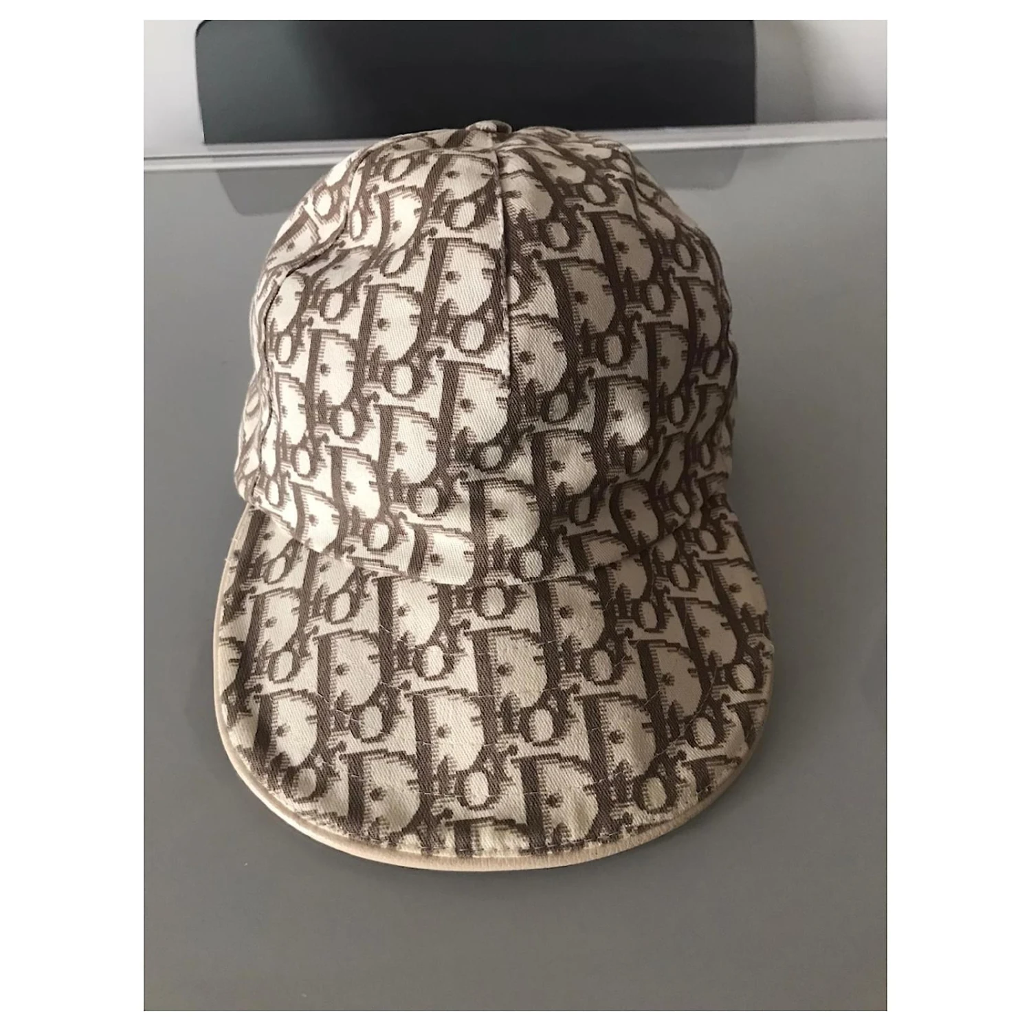 Casquette Dior Monogramme Blanc Beige 2 Casquette Dior Monogramme Blanc Beige – Image 2