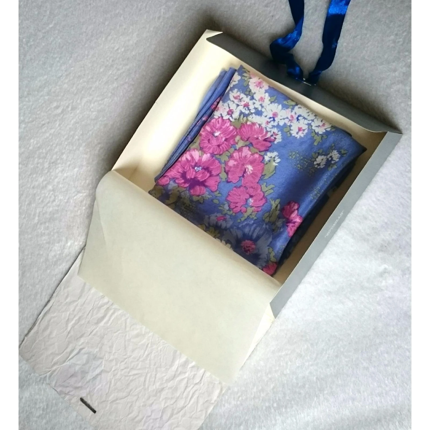 Christian Dior Carré Bleu 6 Christian Dior Carré Bleu – Image 6