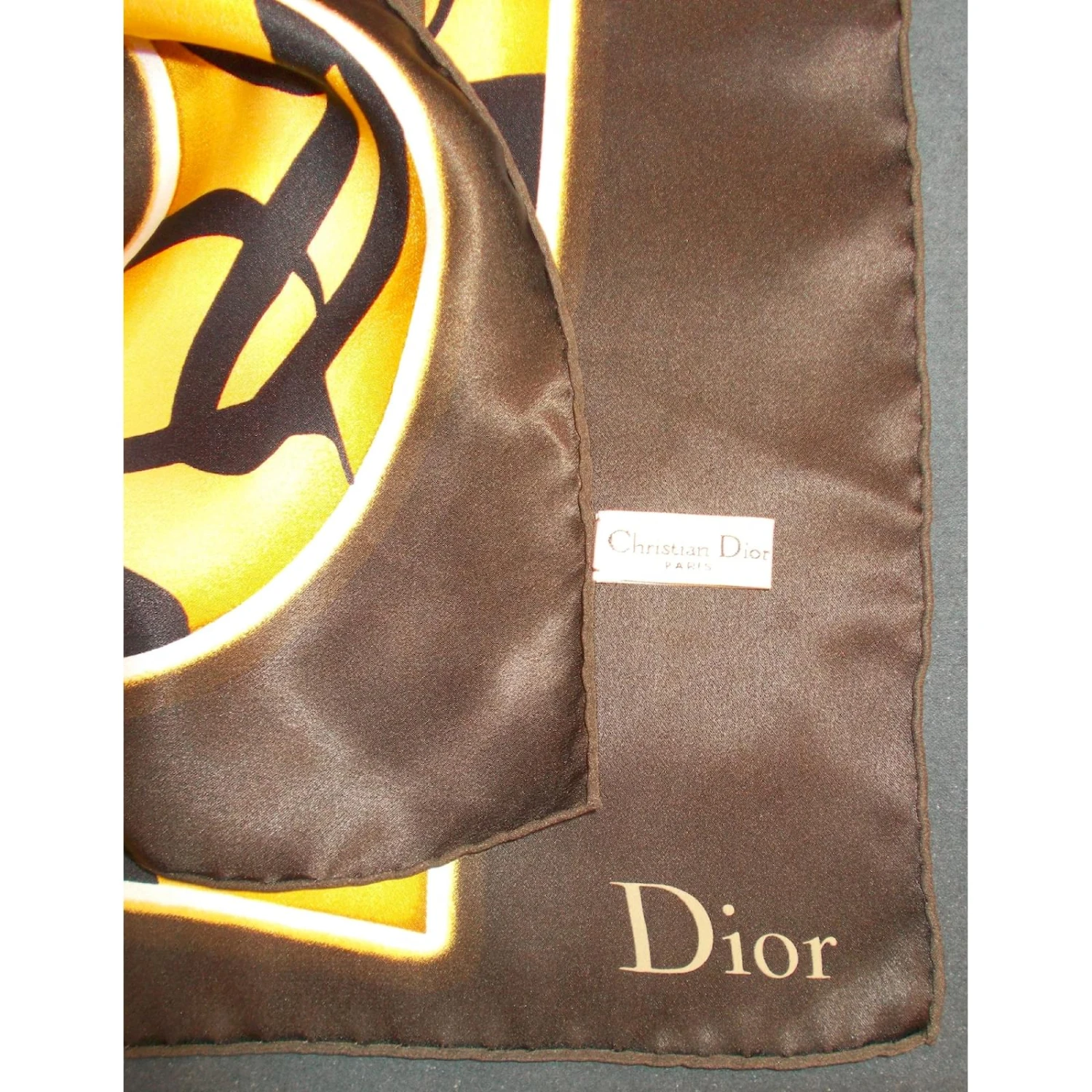 Dior Carrés Doré Caramel Marron Foncé 5 Dior Carrés Doré Caramel Marron Foncé – Image 5