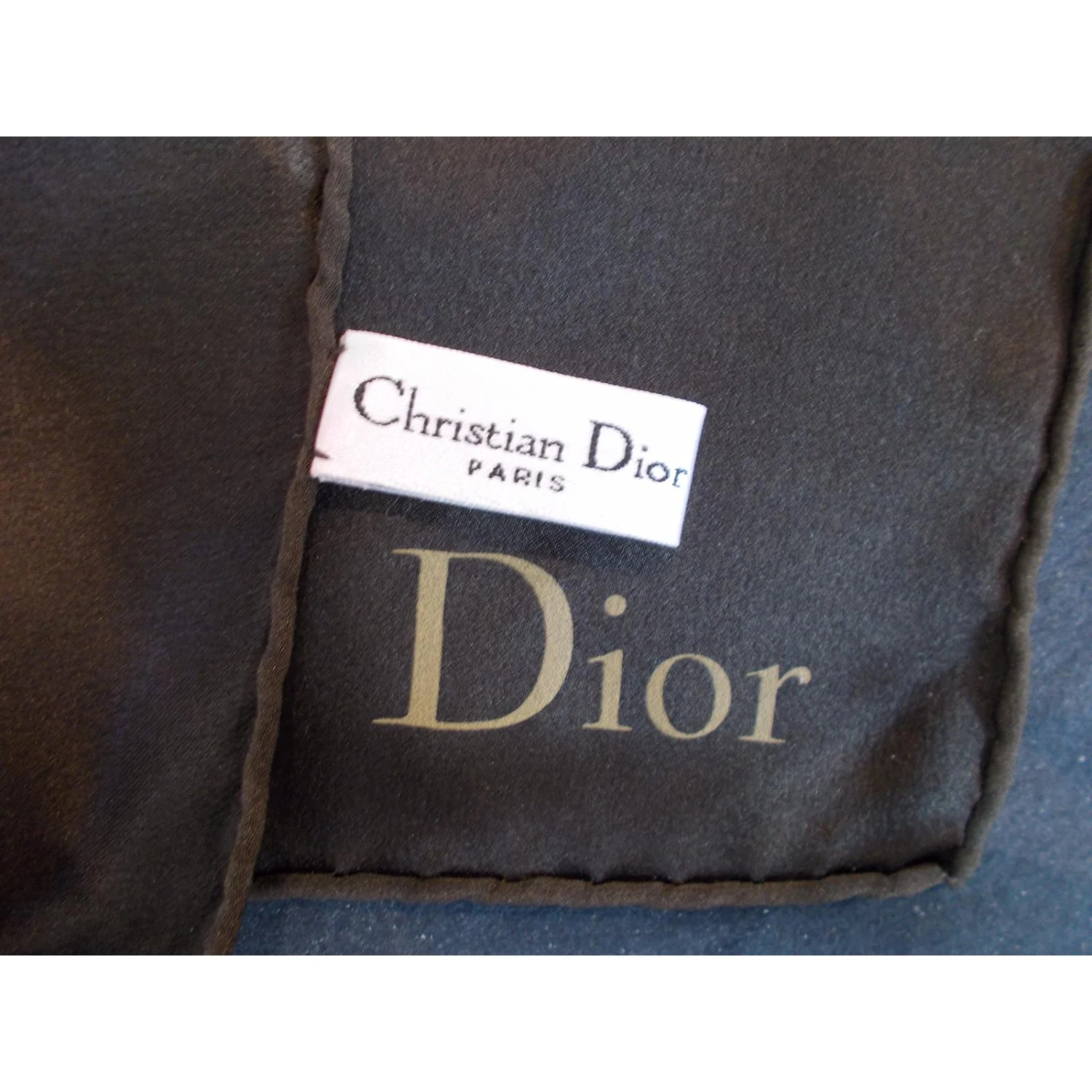 Dior Carrés Doré Caramel Marron Foncé 6 Dior Carrés Doré Caramel Marron Foncé – Image 6