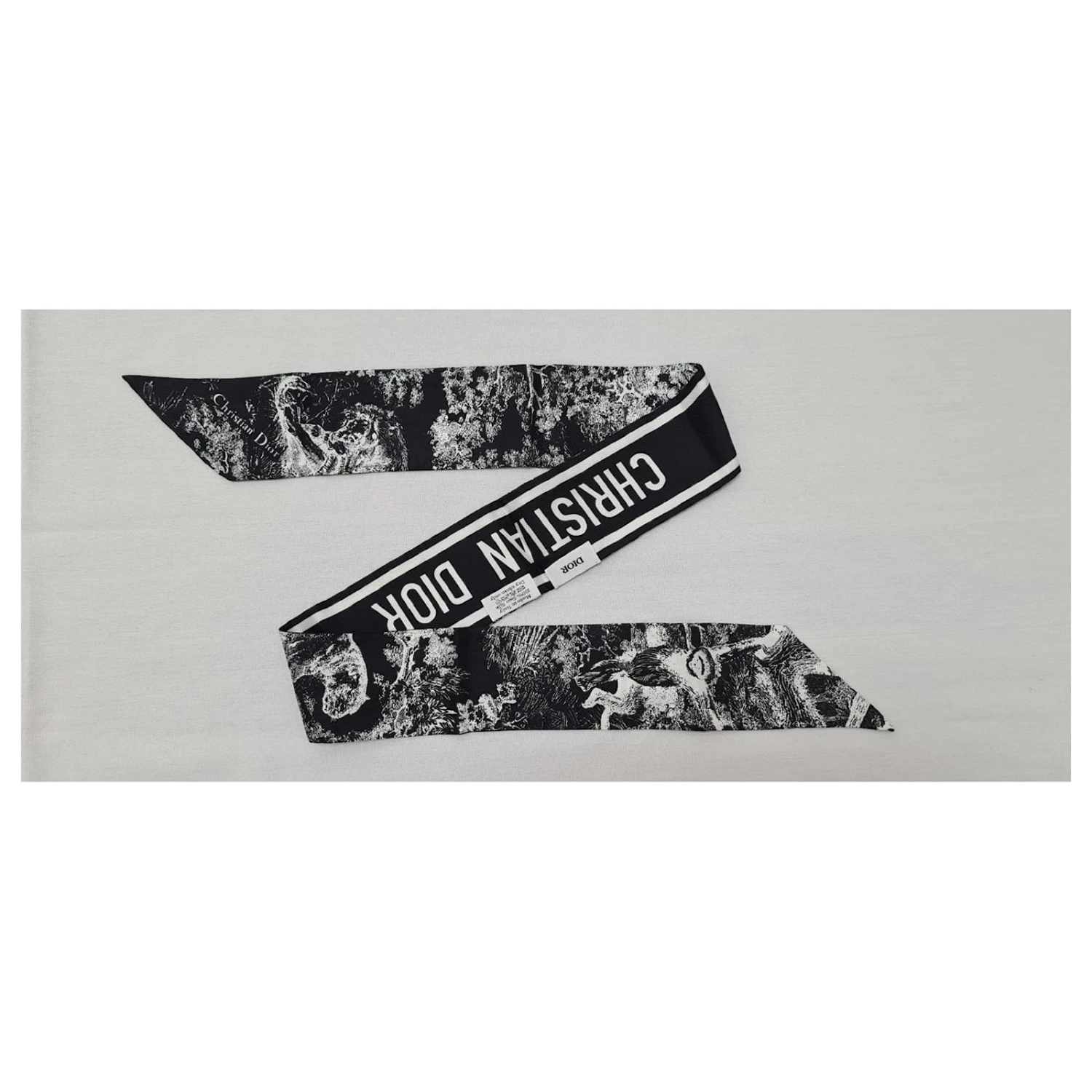 Dior Echarpes Noir 4 Dior Echarpes Noir – Image 4