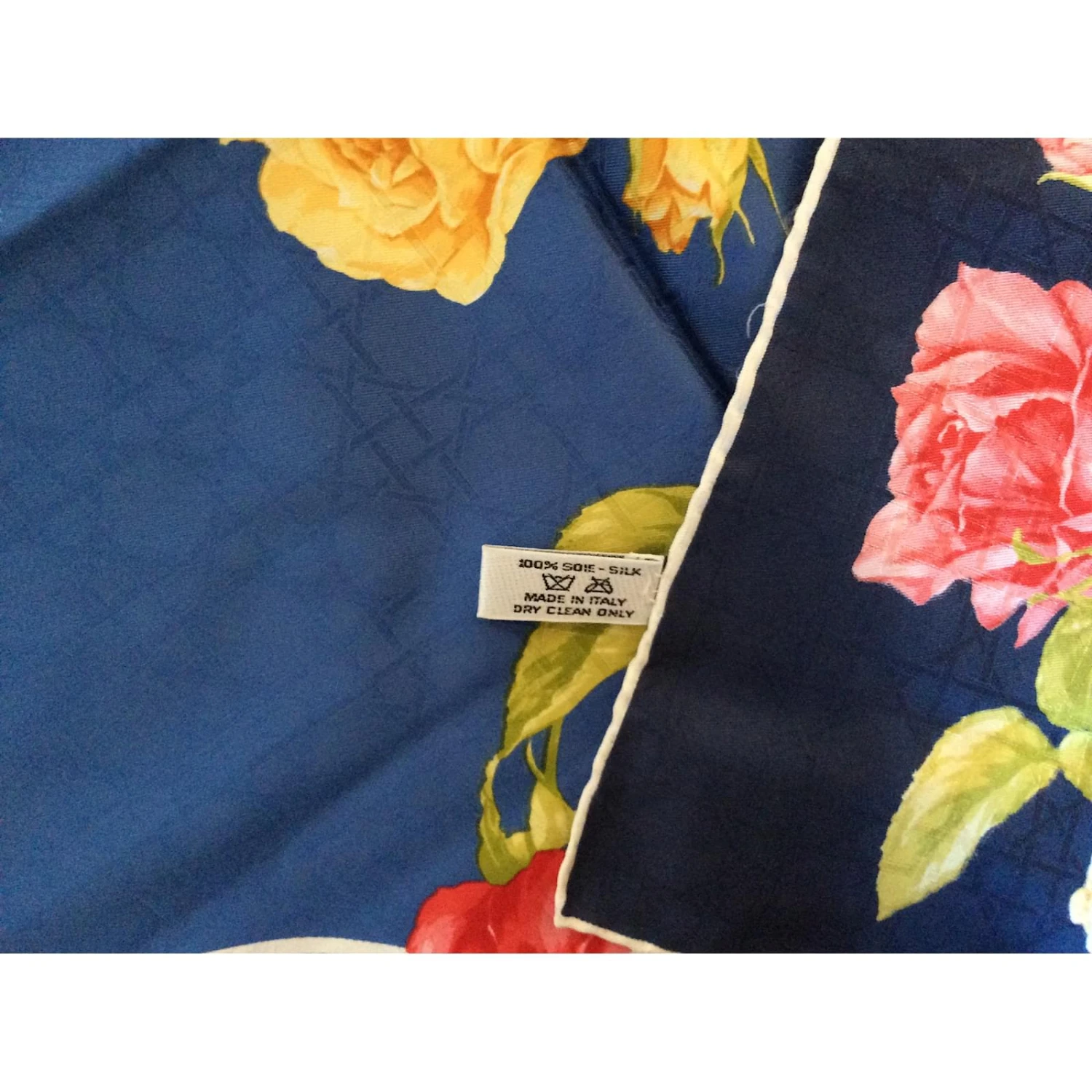 Foulard Christian Dior En Soie Multicolore 4 Foulard Christian Dior En Soie Multicolore – Image 4