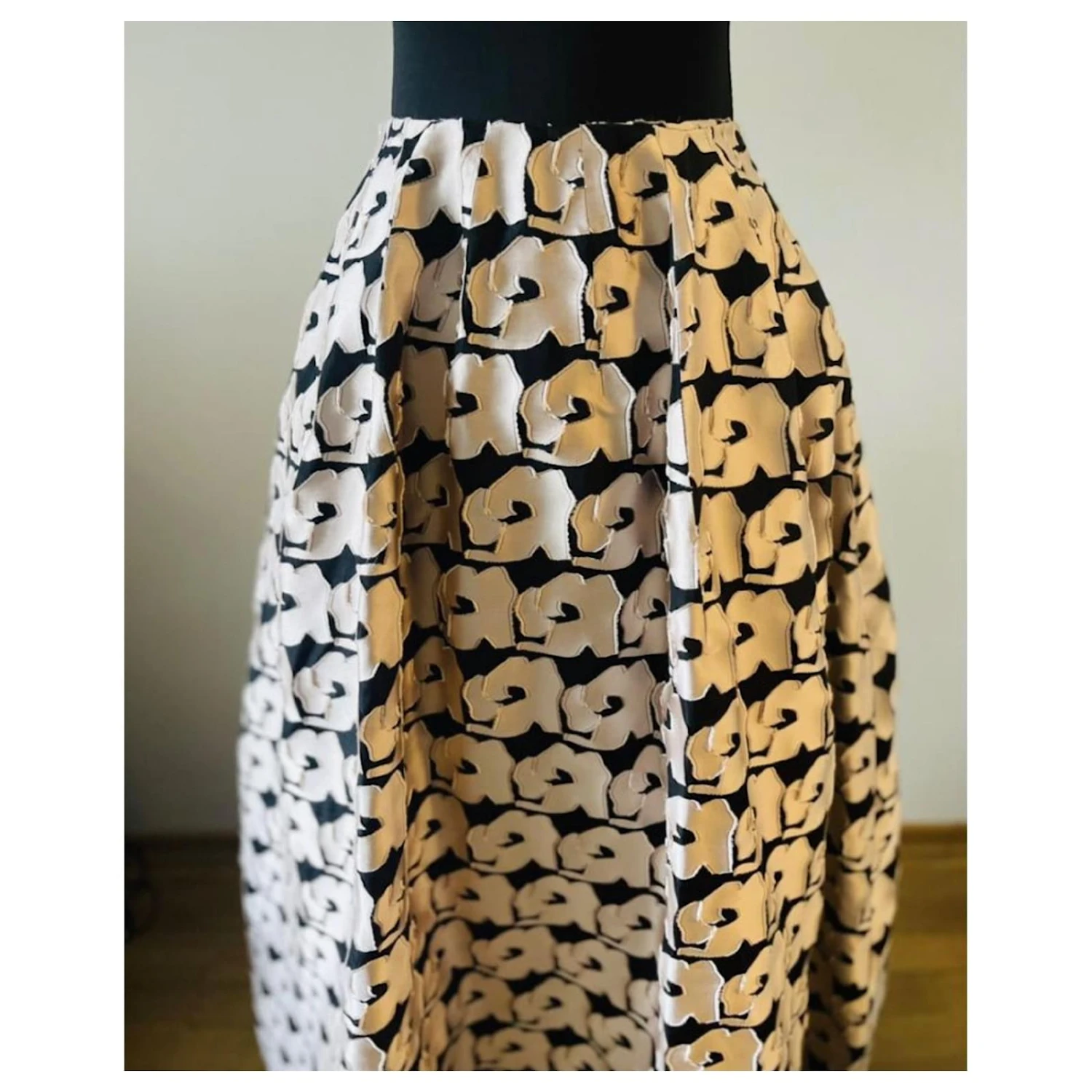 Dior Jupe Noir 2 Dior Jupe Noir – Image 2