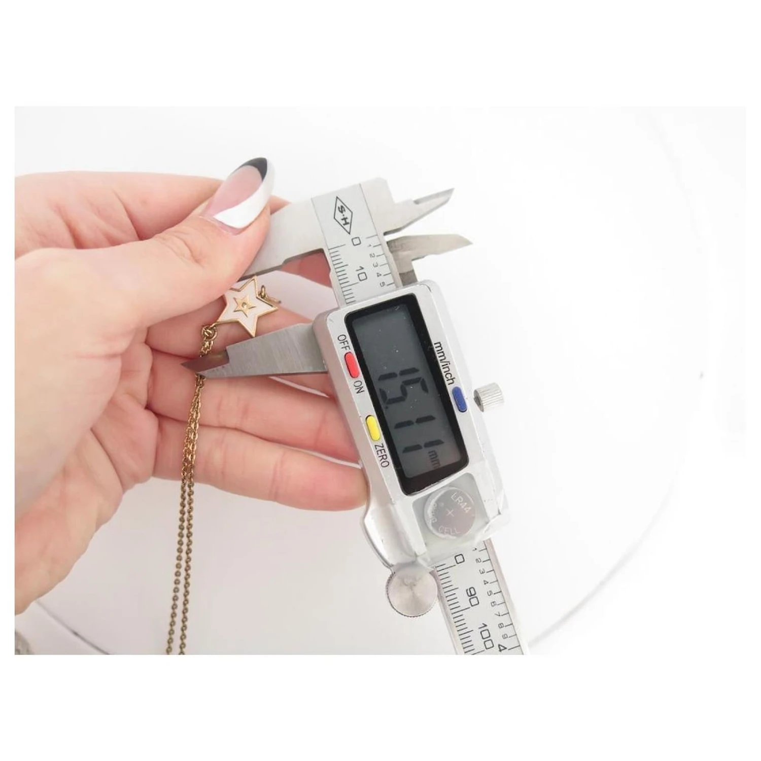 COLLIER CHRISTIAN DIOR ETOILE & LOGO 38-44 CM LAITON PJC85190F956 NECKLACE Doré 4 COLLIER CHRISTIAN DIOR ETOILE & LOGO 38-44 CM LAITON PJC85190F956 NECKLACE Doré – Image 4