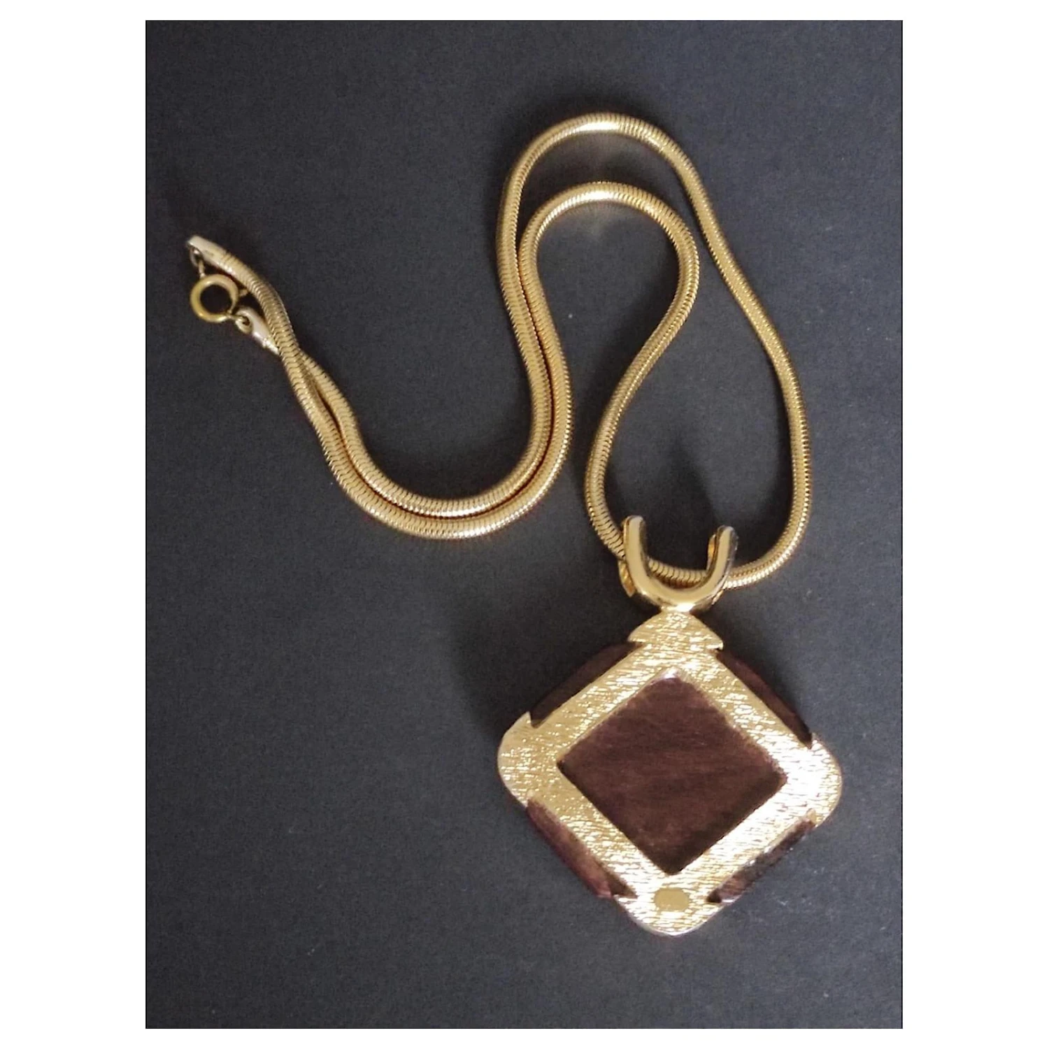 Christian Dior Colliers Marron Foncé 3 Christian Dior Colliers Marron Foncé – Image 3