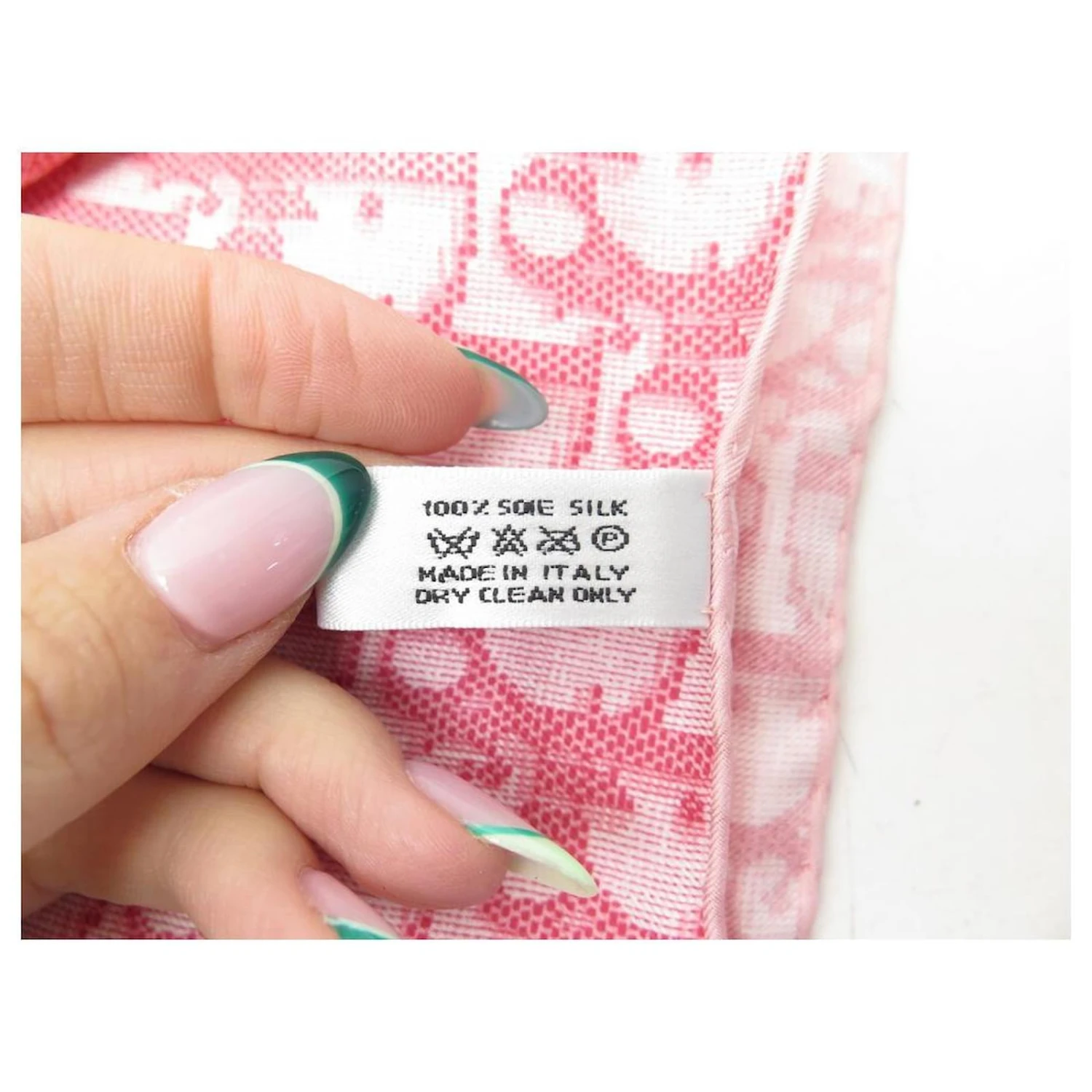 NEUF FOULARD CHRISTIAN DIOR CARRE 70 TOILE MONOGRAMME OBLIQUE SOIE SCARF Rose 5 NEUF FOULARD CHRISTIAN DIOR CARRE 70 TOILE MONOGRAMME OBLIQUE SOIE SCARF Rose – Image 5