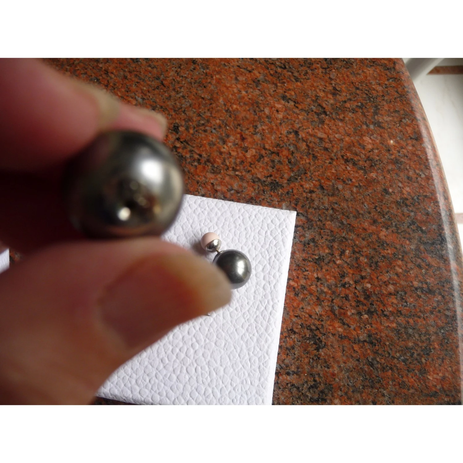 Dior Boucles D'oreille Gris Anthracite 5 Dior Boucles D'oreille Gris Anthracite – Image 5