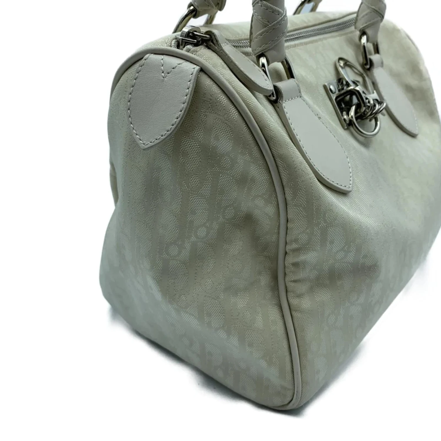 Dior Sac Boston à Breloque En Toile Oblique Blanc 2 Dior Sac Boston à Breloque En Toile Oblique Blanc – Image 2