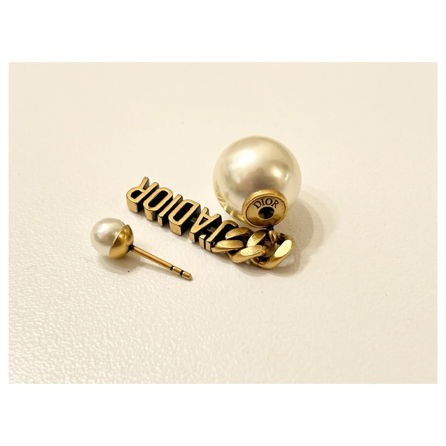 Dior Boucles D'oreilles Blanc 4 Dior Boucles D'oreilles Blanc – Image 4