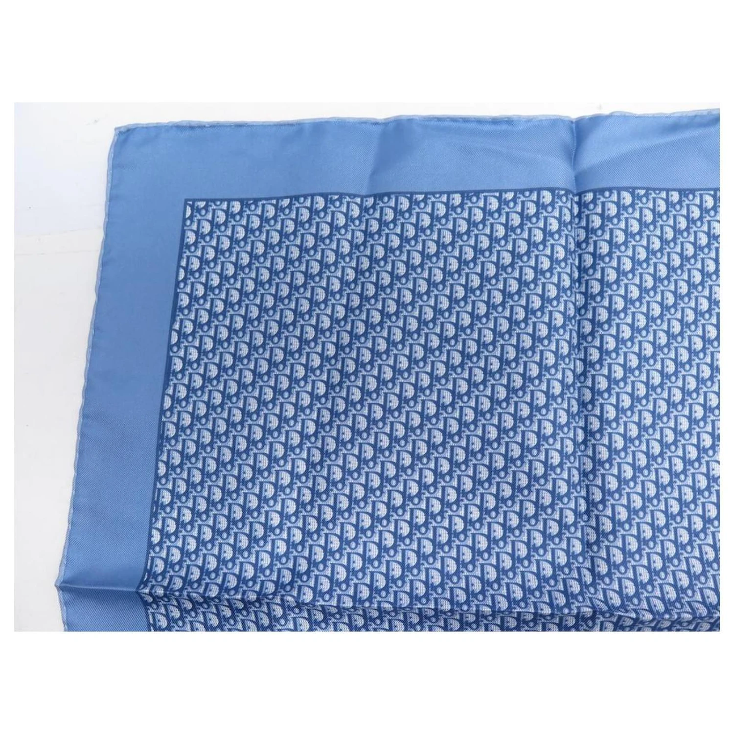 FOULARD CHRISTIAN DIOR POCHETTE TOILE MONOGRAMME OBLIQUE GAVROCHE BLEU SCARF 2 FOULARD CHRISTIAN DIOR POCHETTE TOILE MONOGRAMME OBLIQUE GAVROCHE BLEU SCARF – Image 2