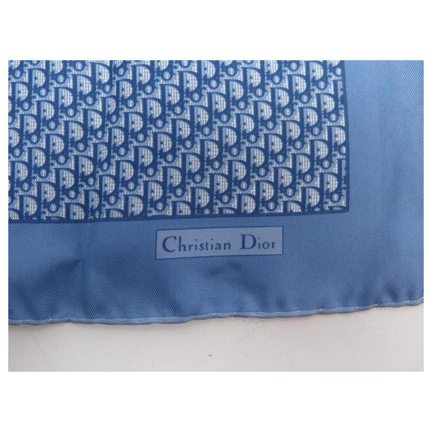 FOULARD CHRISTIAN DIOR POCHETTE TOILE MONOGRAMME OBLIQUE GAVROCHE BLEU SCARF 3 FOULARD CHRISTIAN DIOR POCHETTE TOILE MONOGRAMME OBLIQUE GAVROCHE BLEU SCARF – Image 3