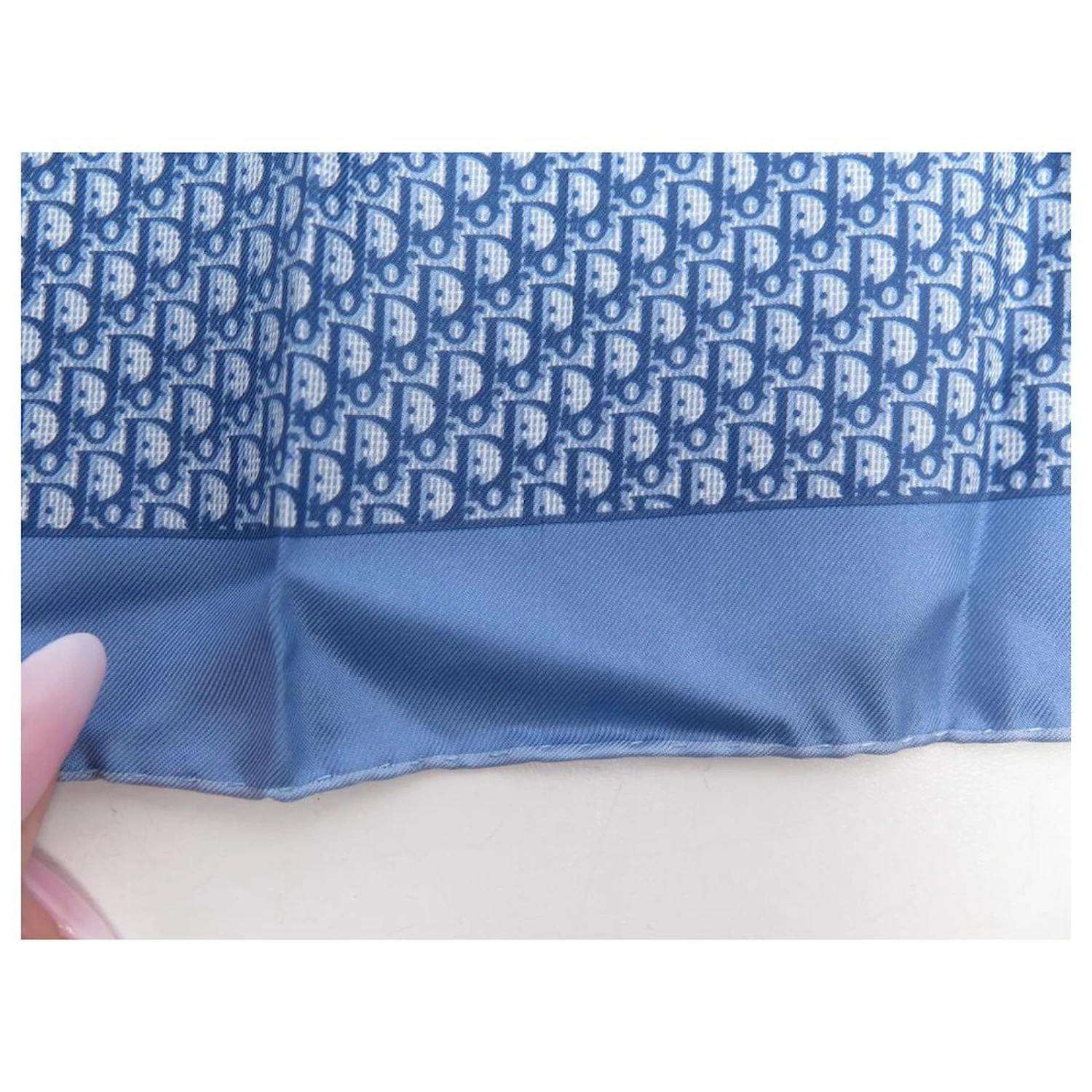 FOULARD CHRISTIAN DIOR POCHETTE TOILE MONOGRAMME OBLIQUE GAVROCHE BLEU SCARF 5 FOULARD CHRISTIAN DIOR POCHETTE TOILE MONOGRAMME OBLIQUE GAVROCHE BLEU SCARF – Image 5
