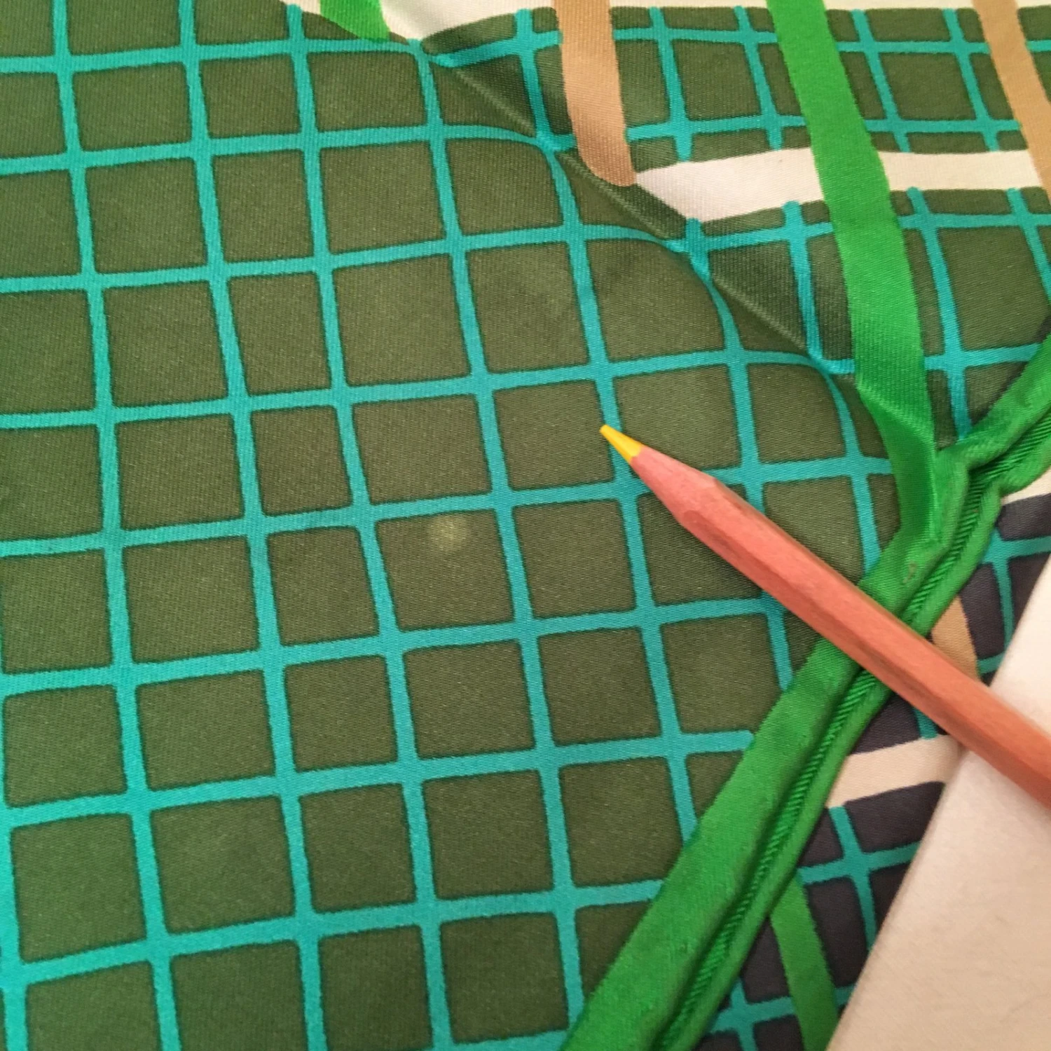 Christian Dior Carré Soie 76 Cm Vert Foncé 8 Christian Dior Carré Soie 76 Cm Vert Foncé – Image 8