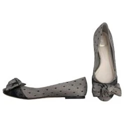 Ballerines Dior En Satin Argenté Avec Superposition De Dentelle à Pois Noirs Et Nœud Sur Le Devant Métallisé