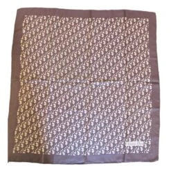 Carré Christian Dior